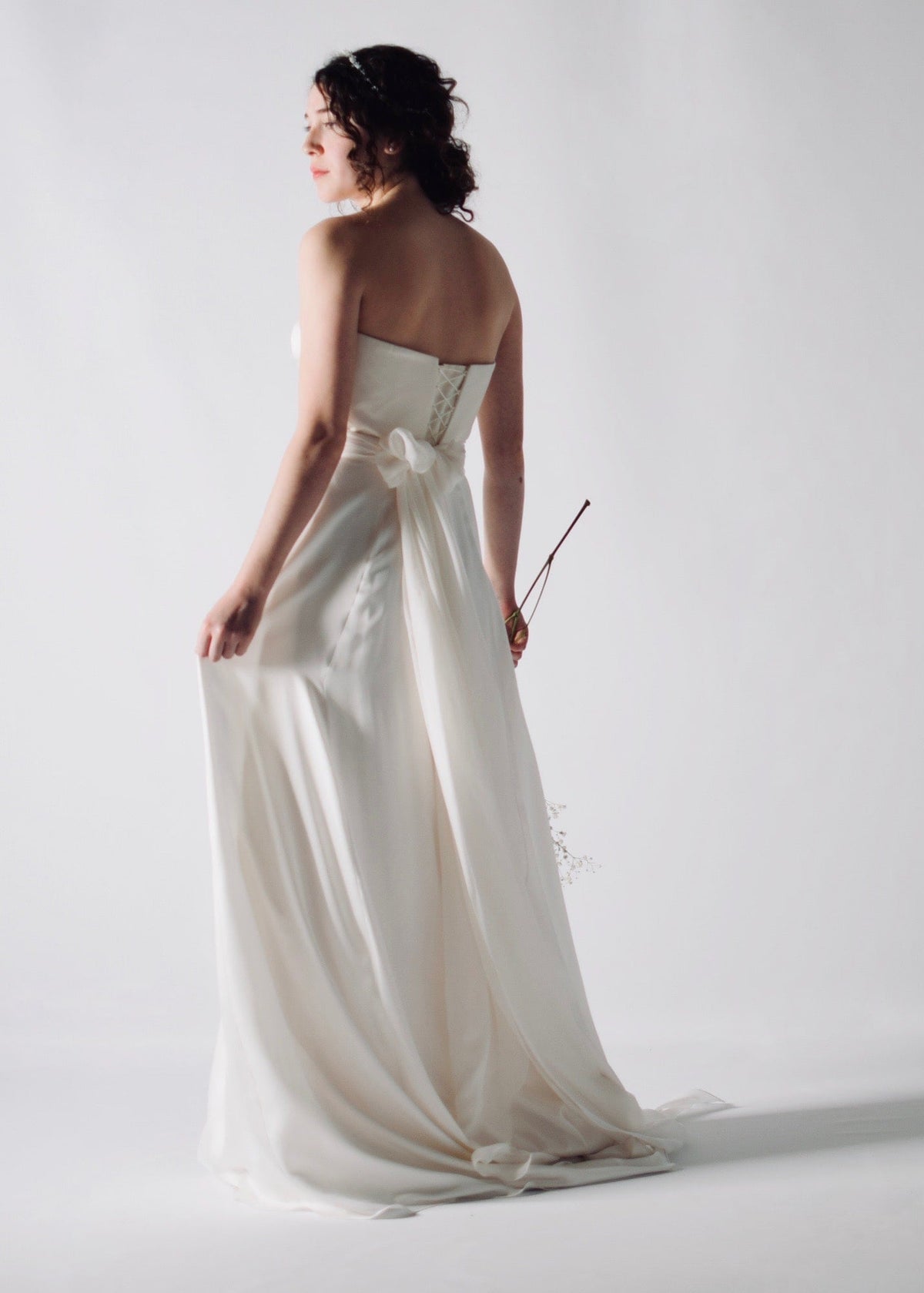 minimalist strapless wedding dress Jasminum ~ Silk satin strapless wedding dress – Larimeloom