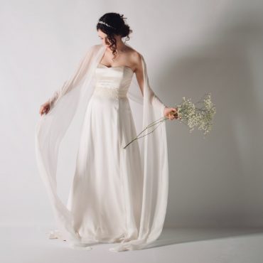 Vestito da Sposa Corto in pizzo con spalline di pizzo e cintura in raso  colorata